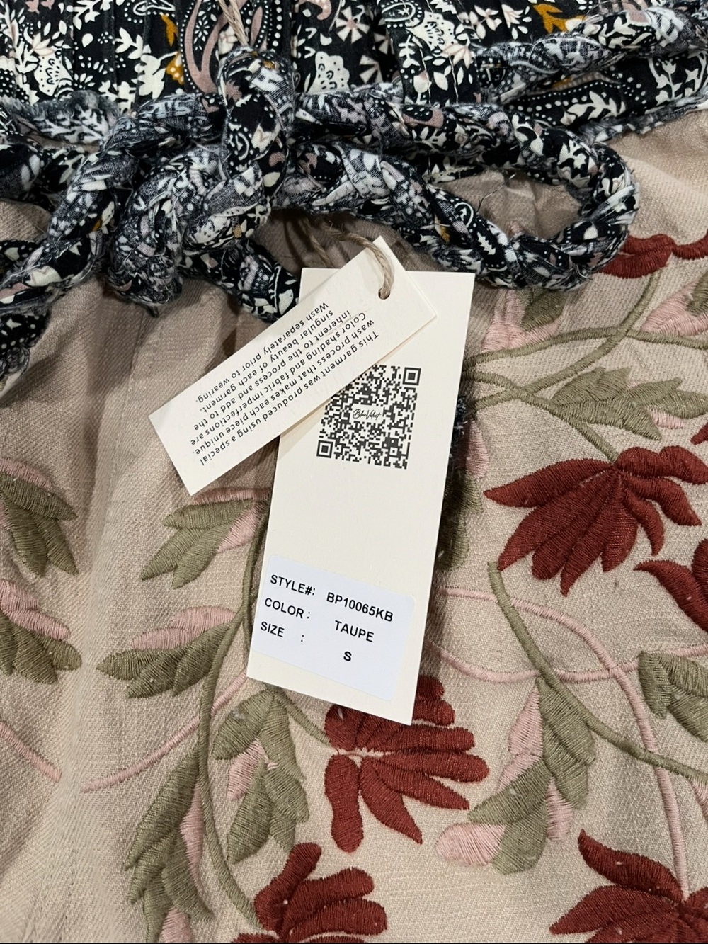 Blue Velvet Boho Beige Embroidered Floral Drawstring Pants. - Picture 4 of 4